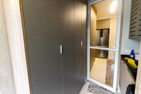 Apartamento à venda com 76m², 2 quartos e 2 vagas Apartamento à venda com 76m², 2 quartos e 2 vagasDetalhe da area de serviço