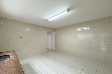Casa para alugar com 160m², 3 quartos e 5 vagasCozinha 