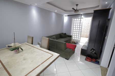 Sala de casa de condomínio à venda com 2 quartos, 84m² em Vila Metalúrgica, Santo André