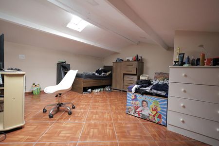 Casa de condomínio à venda com 84m², 2 quartos e 2 vagas Casa de condomínio à venda com 84m², 2 quartos e 2 vagasSótão