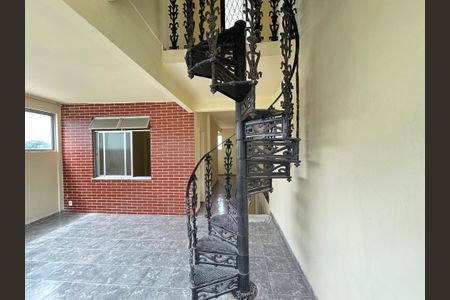 Casa para alugar com 150m², 2 quartos e sem vagaEscada