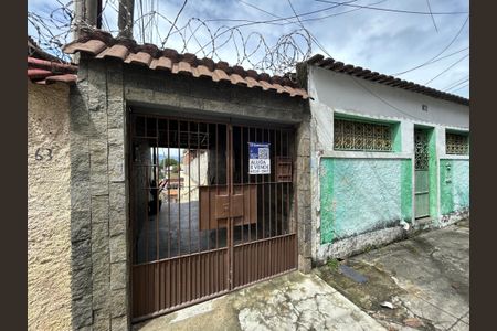 Casa para alugar com 150m², 2 quartos e sem vagaFachada + plaquinha