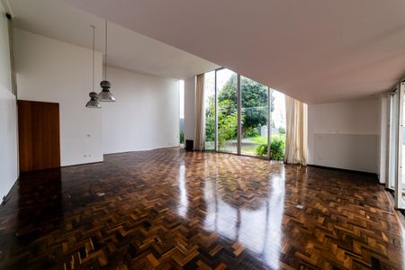 Casa de condomínio para alugar com 390m², 4 quartos e 4 vagas Casa de condomínio para alugar com 390m², 4 quartos e 4 vagasSala