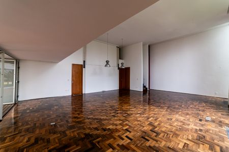 Casa de condomínio para alugar com 390m², 4 quartos e 4 vagas Casa de condomínio para alugar com 390m², 4 quartos e 4 vagasSala