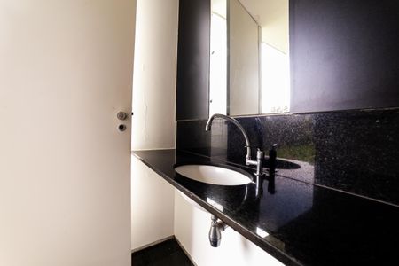 Casa de condomínio para alugar com 390m², 4 quartos e 4 vagas Casa de condomínio para alugar com 390m², 4 quartos e 4 vagasBanheiro Social