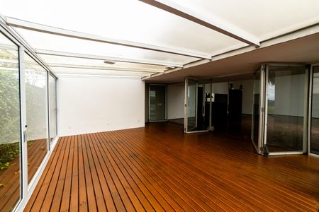 Casa de condomínio para alugar com 390m², 4 quartos e 4 vagas Casa de condomínio para alugar com 390m², 4 quartos e 4 vagasSala