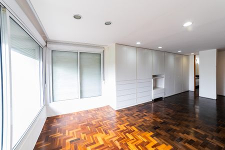 Casa de condomínio para alugar com 390m², 4 quartos e 4 vagas Casa de condomínio para alugar com 390m², 4 quartos e 4 vagasSuíte