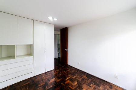 Casa de condomínio para alugar com 390m², 4 quartos e 4 vagas Casa de condomínio para alugar com 390m², 4 quartos e 4 vagasQuarto 2