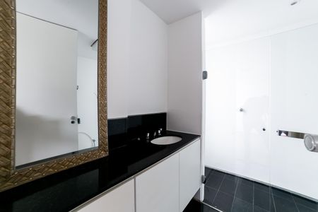 Casa de condomínio para alugar com 390m², 4 quartos e 4 vagas Casa de condomínio para alugar com 390m², 4 quartos e 4 vagasBanheiro Social