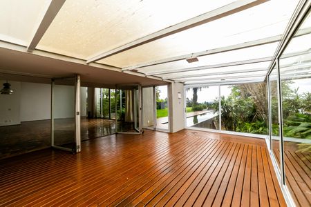 Casa de condomínio para alugar com 390m², 4 quartos e 4 vagas Casa de condomínio para alugar com 390m², 4 quartos e 4 vagasSala