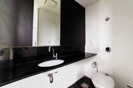 Casa de condomínio para alugar com 390m², 4 quartos e 4 vagas Casa de condomínio para alugar com 390m², 4 quartos e 4 vagasBanheiro Social