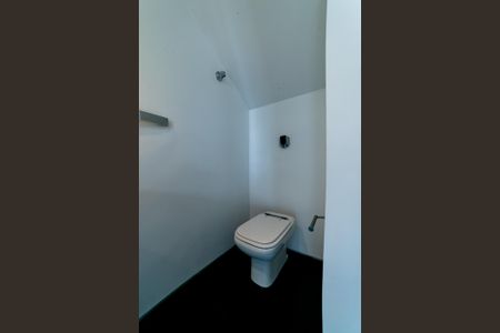 Casa de condomínio para alugar com 390m², 4 quartos e 4 vagas Casa de condomínio para alugar com 390m², 4 quartos e 4 vagasBanheiro Social