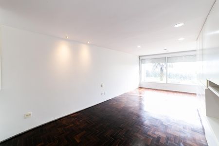 Casa de condomínio para alugar com 390m², 4 quartos e 4 vagas Casa de condomínio para alugar com 390m², 4 quartos e 4 vagasSuíte