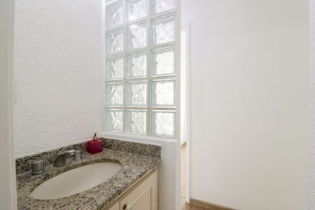 Apartamento à venda com 65m², 3 quartos e 1 vaga Apartamento à venda com 65m², 3 quartos e 1 vagaBanheiro Social