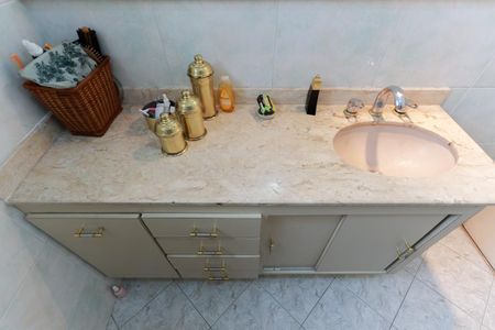 Casa à venda com 170m², 3 quartos e 2 vagasBanheiro social