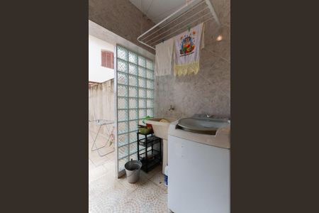 Casa à venda com 170m², 3 quartos e 2 vagasÁrea de serviço