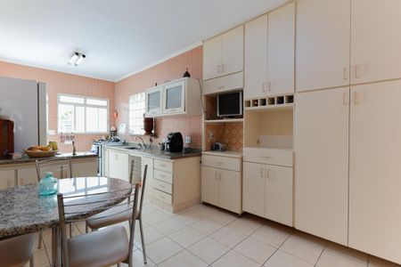 Casa à venda com 170m², 3 quartos e 2 vagasCozinha