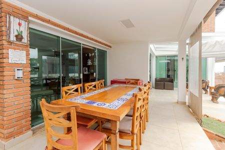 Casa à venda com 250m², 5 quartos e 3 vagasVaranda da Sala de TV