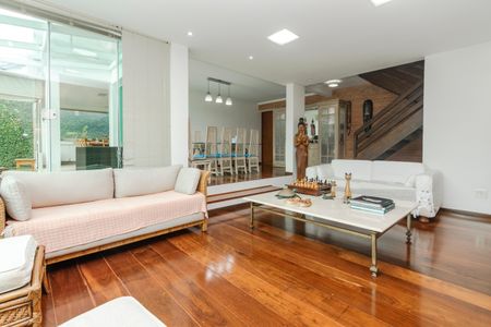 Casa à venda com 250m², 5 quartos e 3 vagasSala