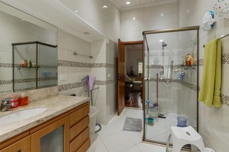 Casa à venda com 250m², 5 quartos e 3 vagasBanheiro da Suíte 1