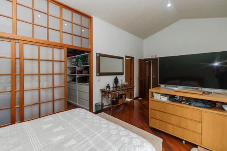 Casa à venda com 250m², 5 quartos e 3 vagasSuíte 1