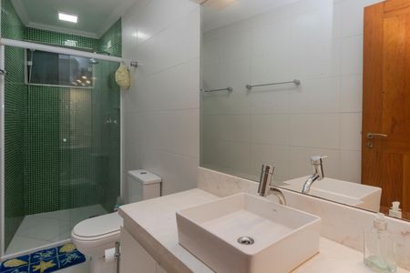 Casa à venda com 250m², 5 quartos e 3 vagasBanheiro da Suíte 2