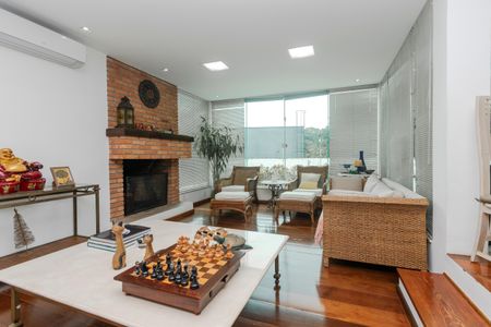 Casa à venda com 250m², 5 quartos e 3 vagasSala