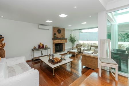 Casa à venda com 250m², 5 quartos e 3 vagasSala