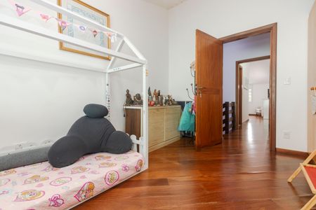 Casa à venda com 250m², 5 quartos e 3 vagasQuarto 2