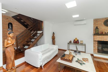 Casa à venda com 250m², 5 quartos e 3 vagasSala
