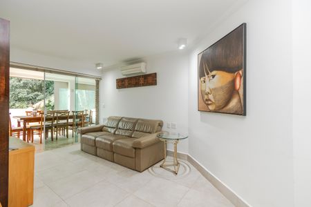 Casa à venda com 250m², 5 quartos e 3 vagasSala de TV