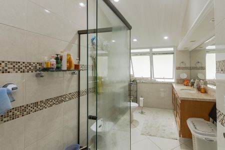 Casa à venda com 250m², 5 quartos e 3 vagasBanheiro da Suíte 1