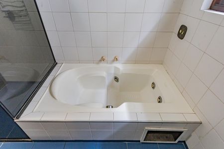 Casa à venda com 238m², 3 quartos e 3 vagas Casa à venda com 238m², 3 quartos e 3 vagasBanheiro Social