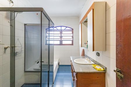 Casa à venda com 238m², 3 quartos e 3 vagas Casa à venda com 238m², 3 quartos e 3 vagasBanheiro Social