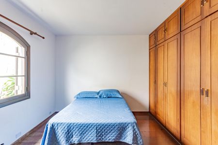 Casa à venda com 238m², 3 quartos e 3 vagas Casa à venda com 238m², 3 quartos e 3 vagasQuarto 2