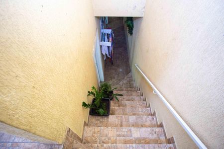 Casa para alugar com 320m², 4 quartos e 2 vagasEscada