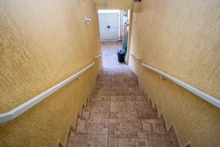 Casa para alugar com 320m², 4 quartos e 2 vagasEscada