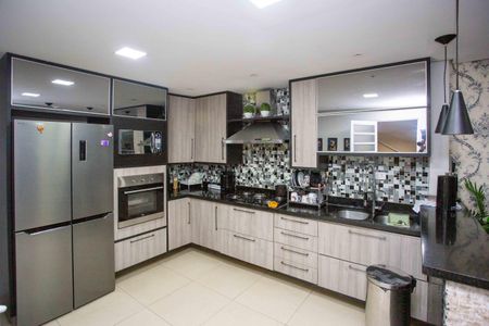 Casa para alugar com 320m², 4 quartos e 2 vagasCozinha