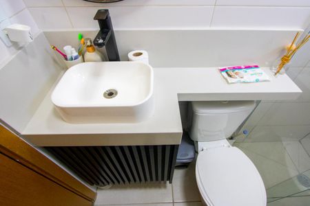 Apartamento à venda com 84m², 2 quartos e 1 vaga Apartamento à venda com 84m², 2 quartos e 1 vagaBanheiro