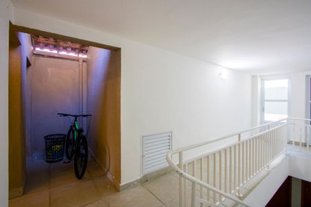 Apartamento à venda com 84m², 2 quartos e 1 vaga Apartamento à venda com 84m², 2 quartos e 1 vagaHall de serviço