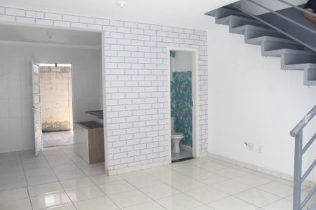 Sala de casa de condomínio para alugar com 2 quartos, 100m² em Parque Monjolo, Cotia
