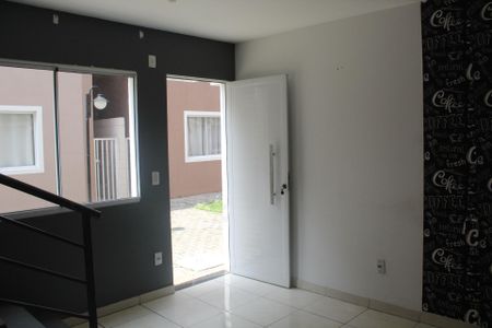 Sala de casa de condomínio para alugar com 2 quartos, 100m² em Parque Monjolo, Cotia