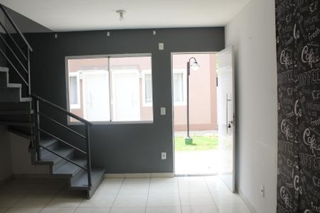 Sala de casa de condomínio para alugar com 2 quartos, 100m² em Parque Monjolo, Cotia