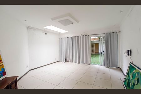 Apartamento à venda com 100m², 2 quartos e sem vaga Apartamento à venda com 100m², 2 quartos e sem vagaSalão