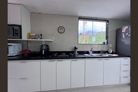 Casa à venda com 200m², 3 quartos e 1 vagaCozinha e Área de Serviço
