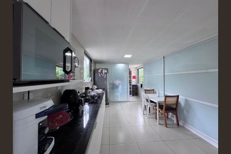 Casa à venda com 200m², 3 quartos e 1 vagaCozinha e Área de Serviço