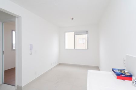 Sala/Cozinha de apartamento para alugar com 2 quartos, 32m² em Vila Carmosina, São Paulo