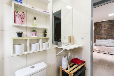 Casa à venda com 90m², 3 quartos e 1 vaga Casa à venda com 90m², 3 quartos e 1 vagaBanheiro