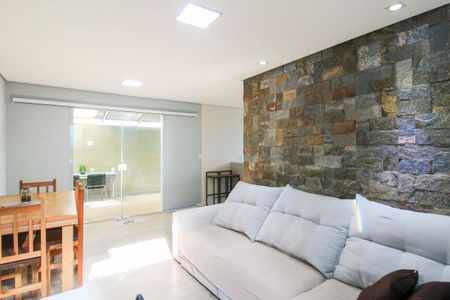 Casa à venda com 90m², 3 quartos e 1 vaga Casa à venda com 90m², 3 quartos e 1 vagaSala