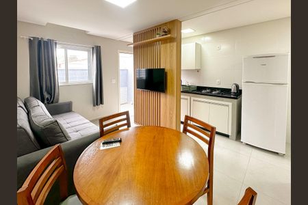 Sala de Jantar de apartamento para alugar com 2 quartos, 60m² em Cachoeira do Bom Jesus, Florianópolis